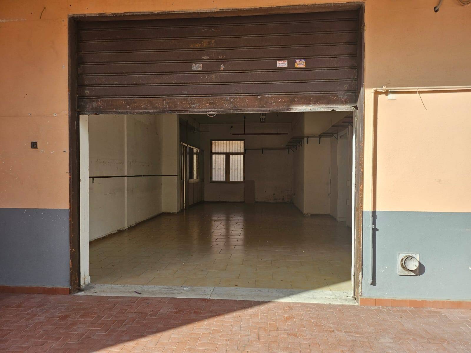Fondo commerciale in affitto a Pomigliano D'arco (NA)