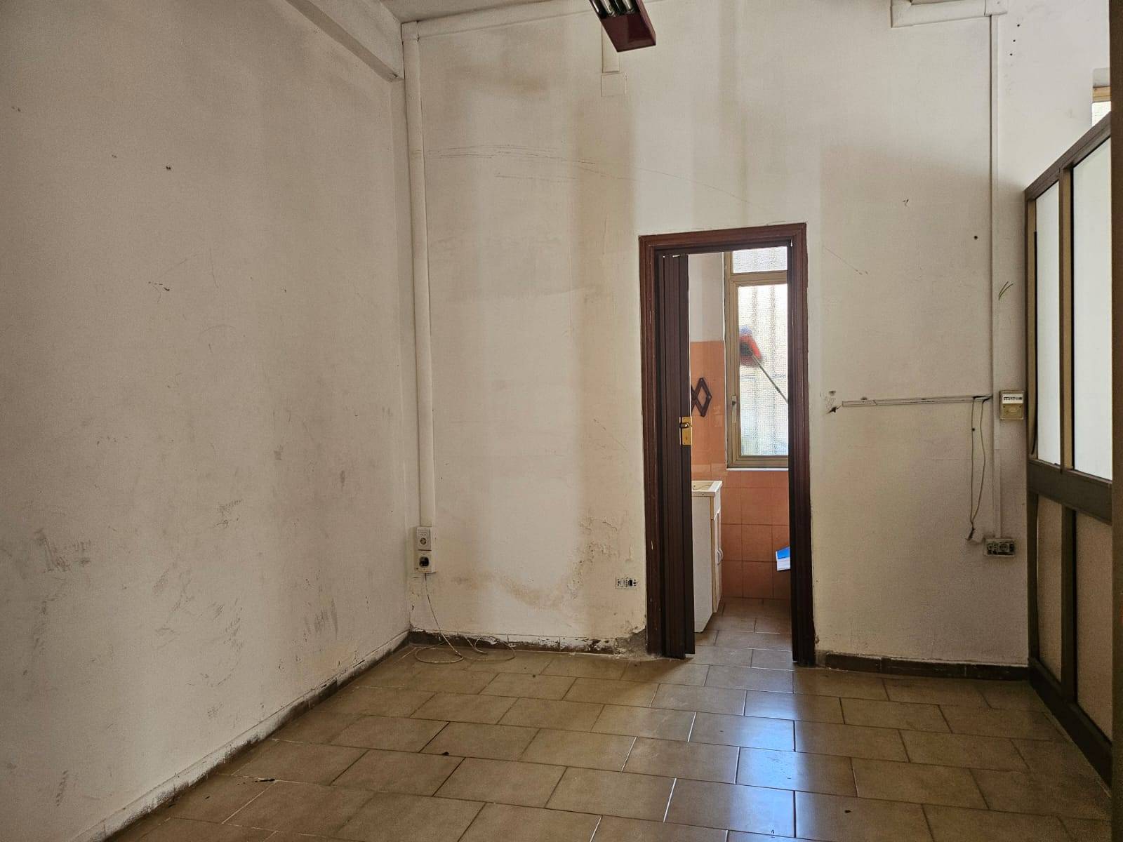Fondo commerciale in affitto a Pomigliano D'arco (NA)