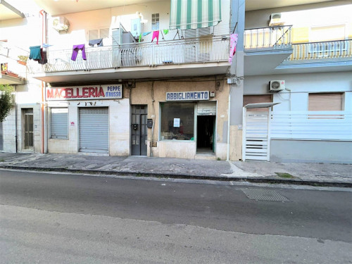 Fondo commerciale in affitto a Pomigliano D'arco (NA)