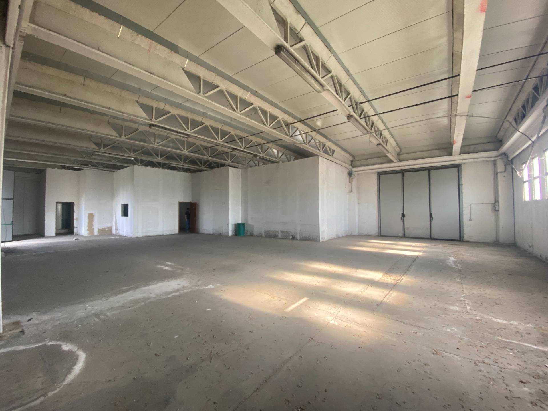 Fondo commerciale in vendita a Pontedera (PI)