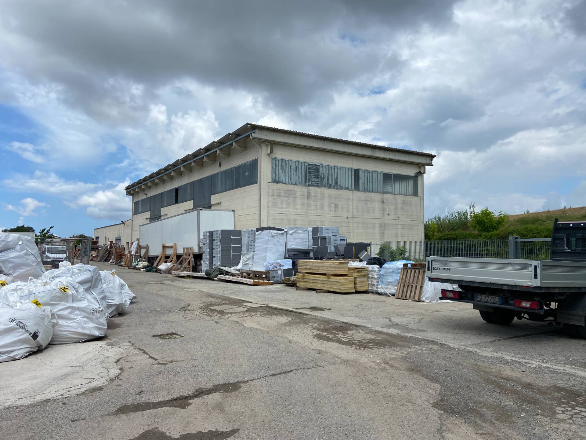 Fondo commerciale in vendita a Pontedera (PI)