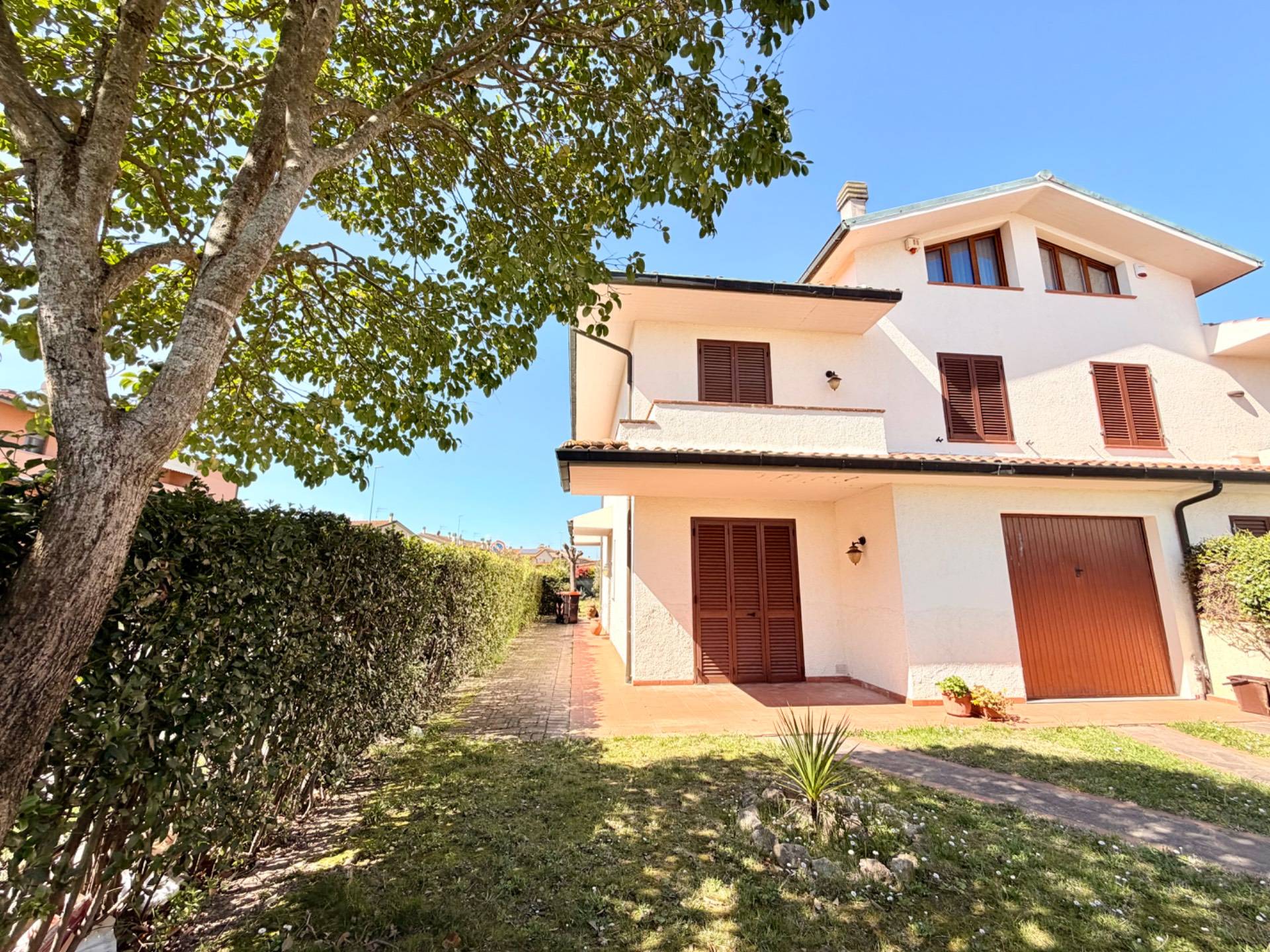 villa bifamiliare