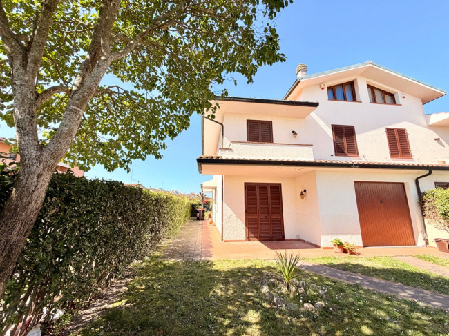 villa bifamiliare