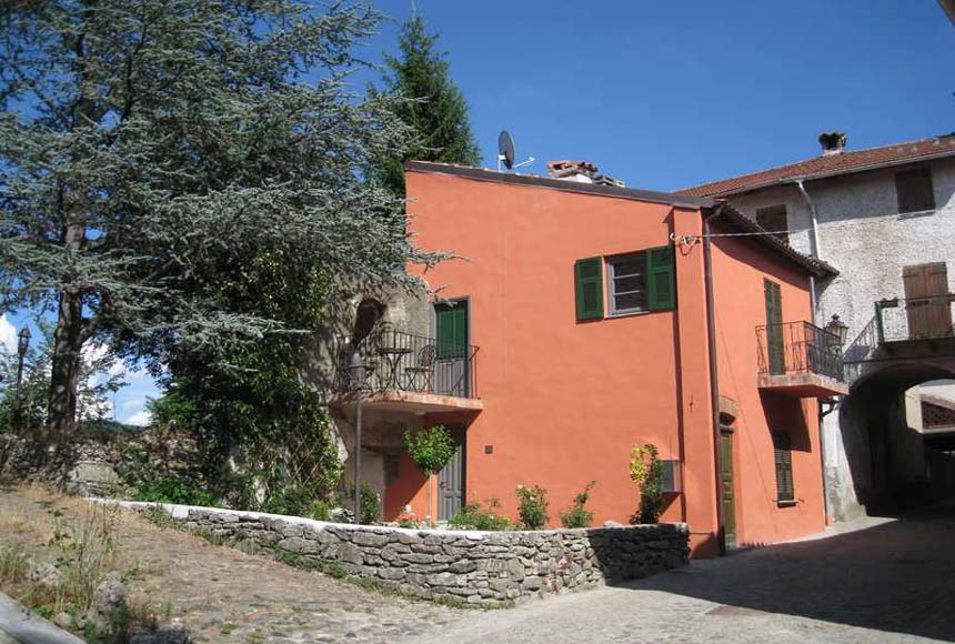 Villa / Villetta in Vendita a Piana Crixia
