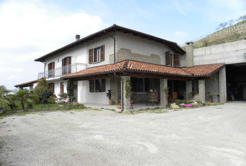 Villa / Villetta in Vendita a Castiglione Tinella