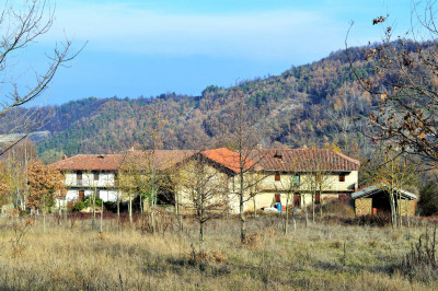 Farmhouse / Estate for Sale to Monastero Bormida