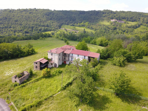 Farmhouse / Estate for Sale to Saliceto
