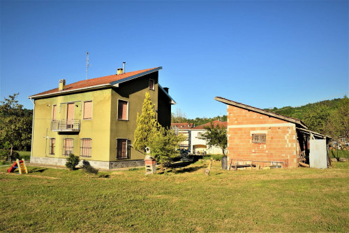 Villa / Villetta in Vendita a Dego