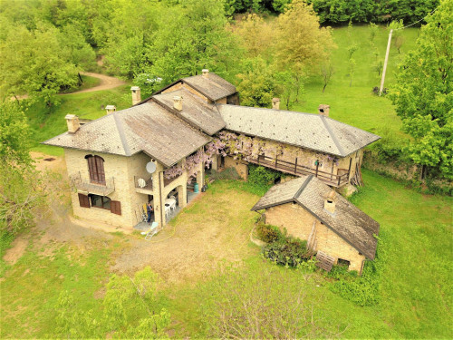Farmhouse / Estate for Sale to Pezzolo Valle Uzzone