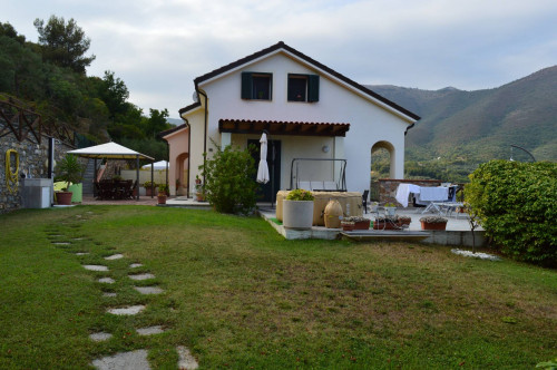 Villa / House - Semi-detached for Sale to Cisano sul Neva