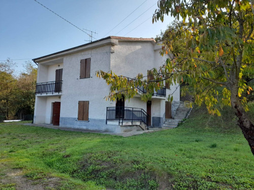 Villa / Villetta in Vendita a Cairo Montenotte