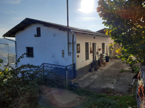 Casa in Vendita a Castelletto Uzzone