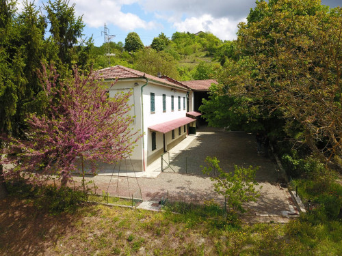Farmhouse / Estate for Sale to Montechiaro d'Acqui
