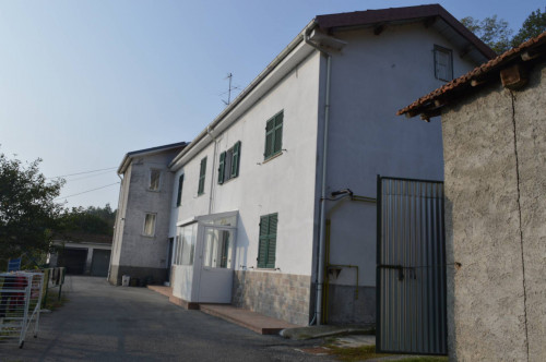 Cascina / Podere in Vendita a Cairo Montenotte