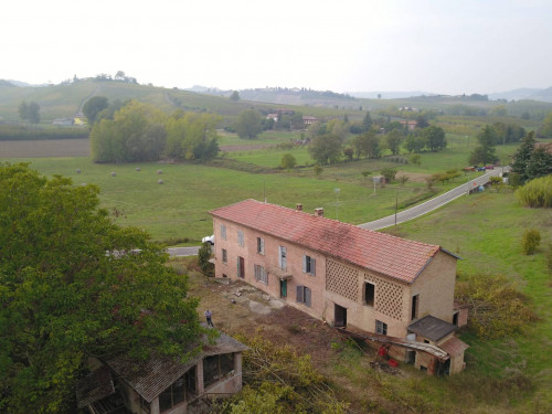 Country House (rustic) for Sale to Calosso