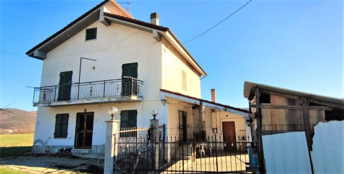Villa / Villetta in Vendita a Merana