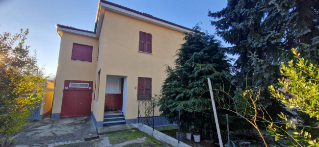 Villa / House for Sale to Altare
