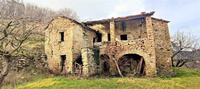 Country House (rustic) for Sale to Montechiaro d'Acqui