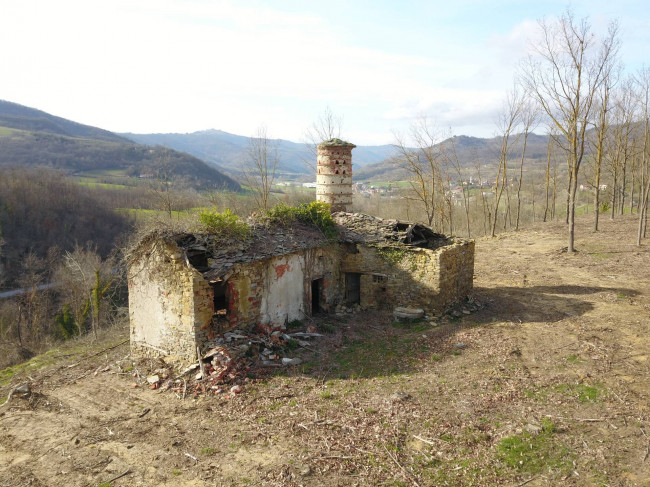 Country House (rustic) for Sale to Camerana