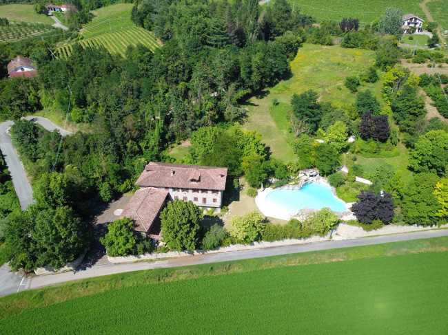 Mansion / Manor House for Sale to Bistagno