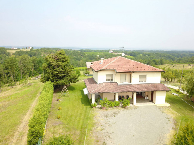 Villa / House for Sale to Mombaruzzo