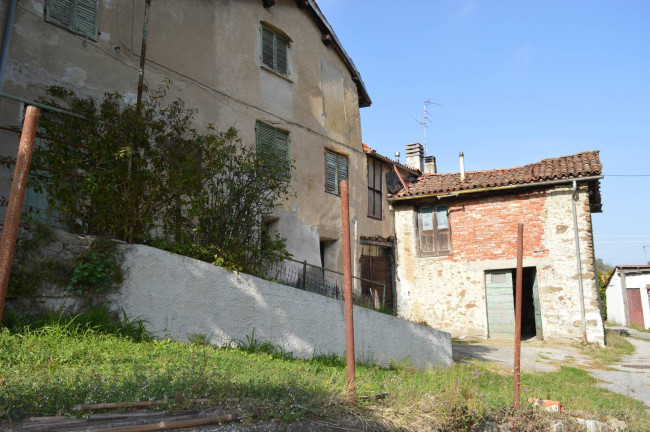 Casa Rustica - Semindipendente in Vendita a Cairo Montenotte