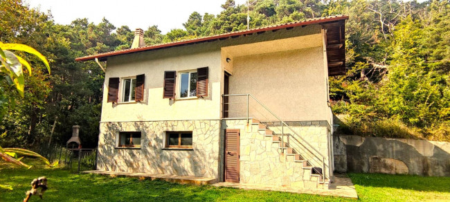 Villa / Villetta in Vendita a Giusvalla