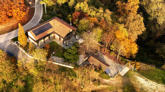 Mansion / Manor House for Sale to Azzano d'Asti