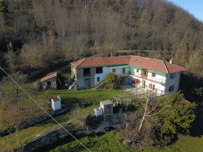 Cascinale / Podere in Vendita a Denice