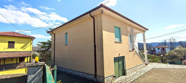 Villa / Villetta in Vendita a Mombaldone