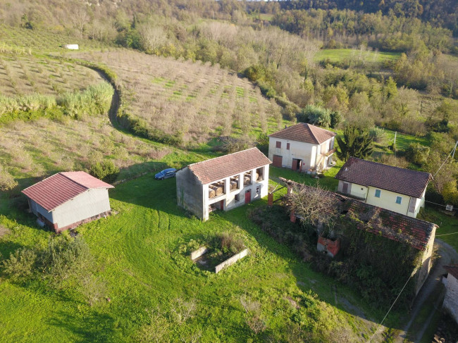 Cascinale / Podere in Vendita a Montechiaro d'Acqui