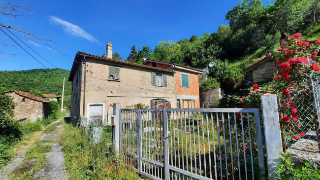 Casa Rustica in Vendita a Cairo Montenotte