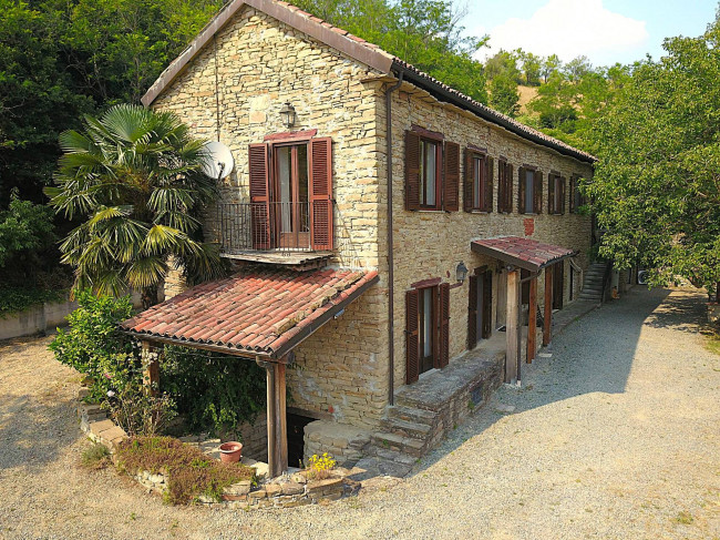 Cascinale / Podere in Vendita a Acqui Terme