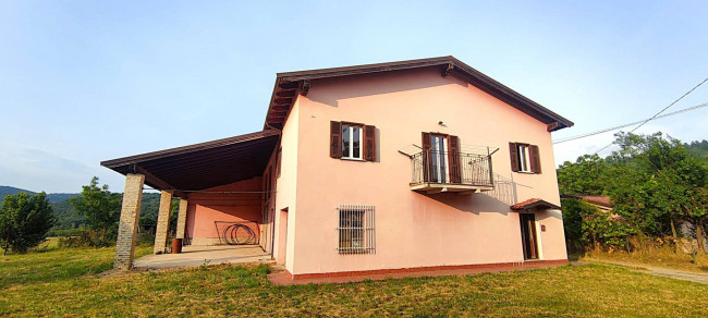 Bauernhof - Halb Frei Stehend in Kauf bis Merana