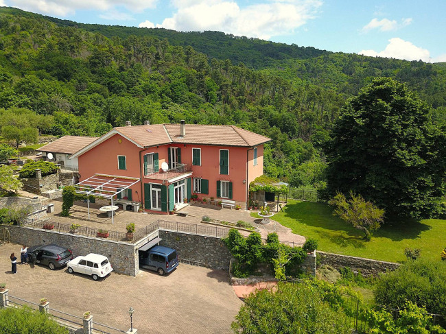 Villa / Villetta in Vendita a Orco Feglino