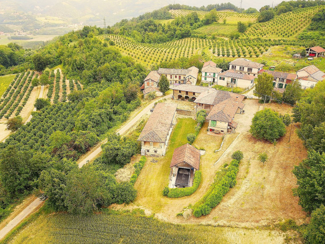 Farmhouse / Estate for Sale to Cessole