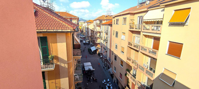 Appartamento in Vendita a Vado Ligure