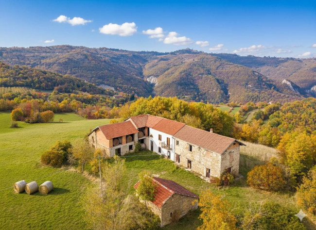 Farmhouse / Estate for Sale to Roccaverano