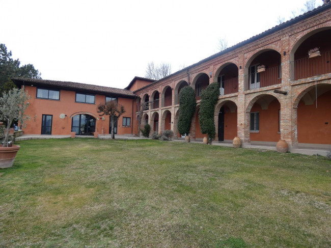 Villa Padronale in Vendita a Monastero Bormida