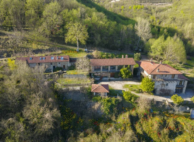 Villa / Villetta in Vendita a Mombarcaro