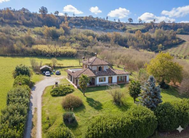 Mansion / Manor House for Sale to Terzo