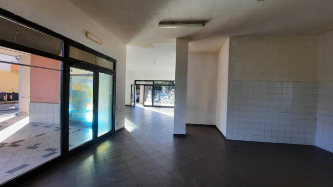 Commercial Room / Store for Sale to Carcare