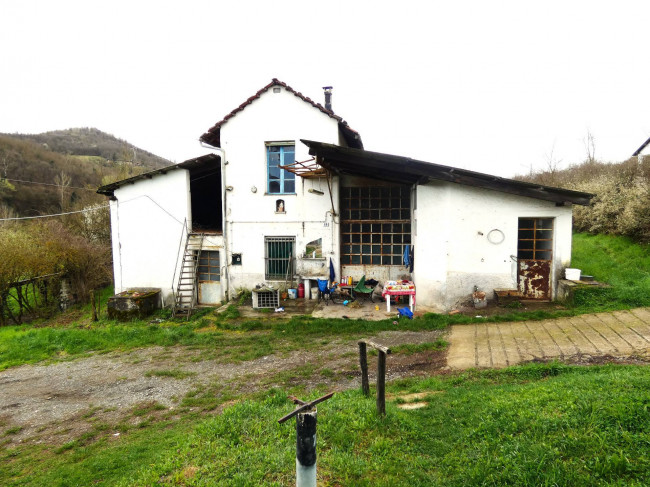 Country House (rustic) for Sale to Visone