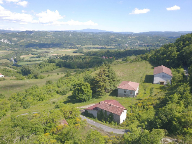 Bauernhof in Kauf bis Mombaldone