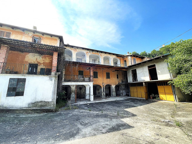 Mansion / Manor House - Semi-detached for Sale to Vesime