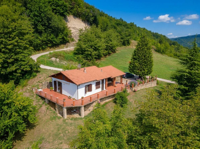 Villa / House for Sale to Camerana