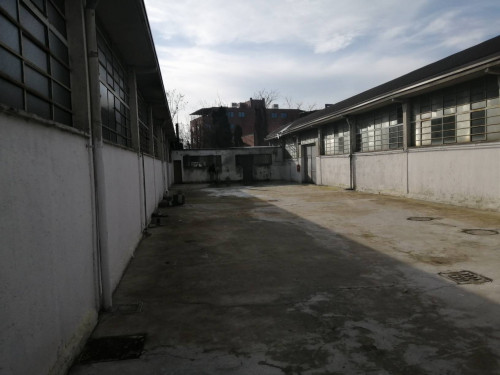 Capannone in affitto