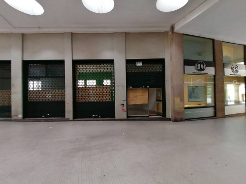 Locale commerciale in vendita