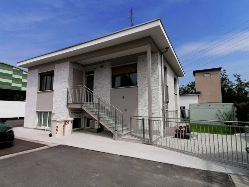 Appartamento in villa in affitto