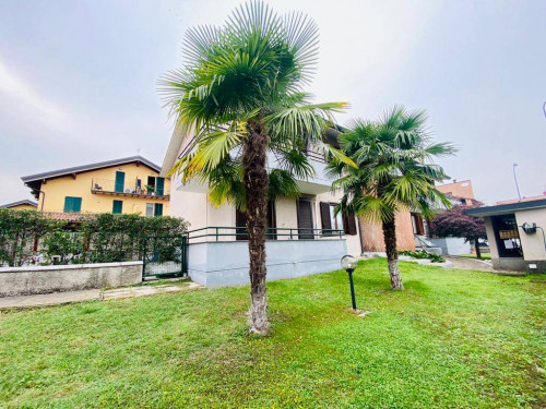 Locale commerciale in vendita